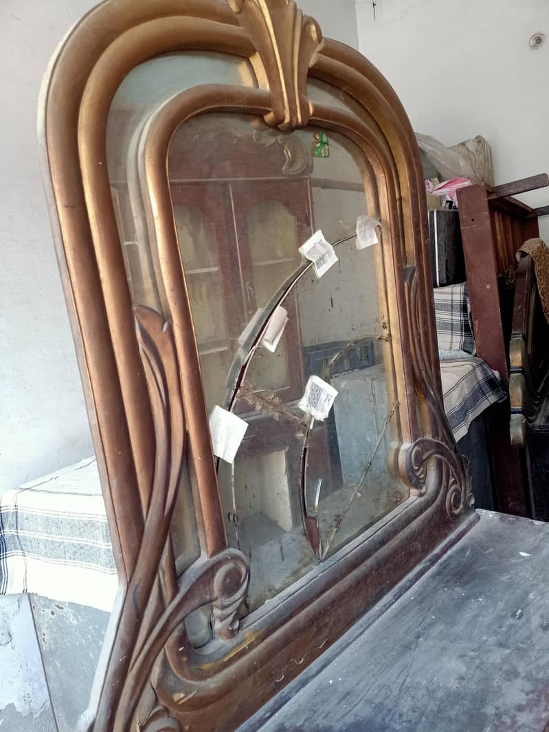 old style dressing table 2