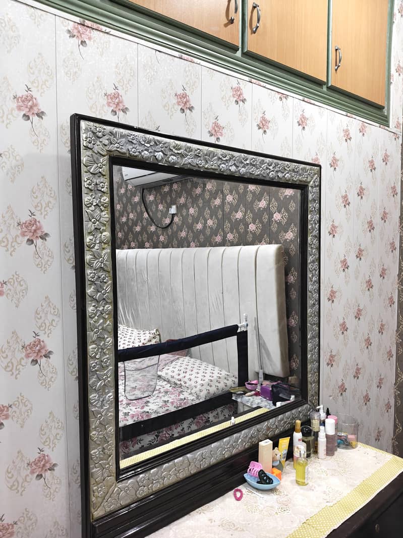 Dressing Table/vanity table 2