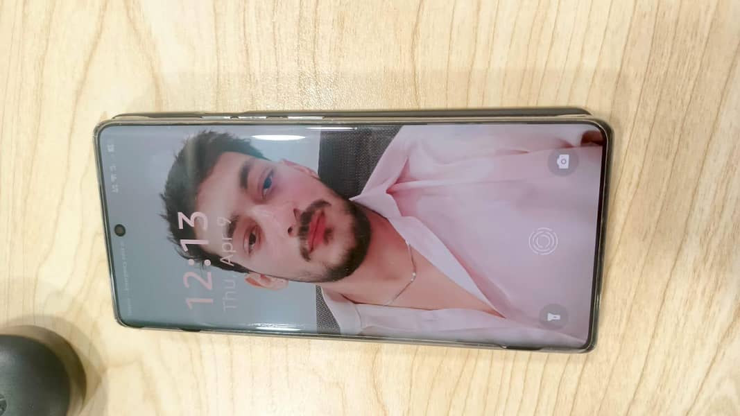 Tecno Camon 40 pro 0