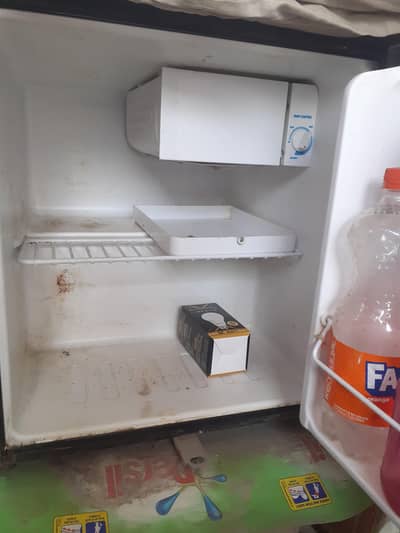 inverex compny ka freezer hai mene new liya tha gass charge hoga