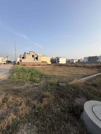 1 Kanal Corner Plot Is Available For Sale