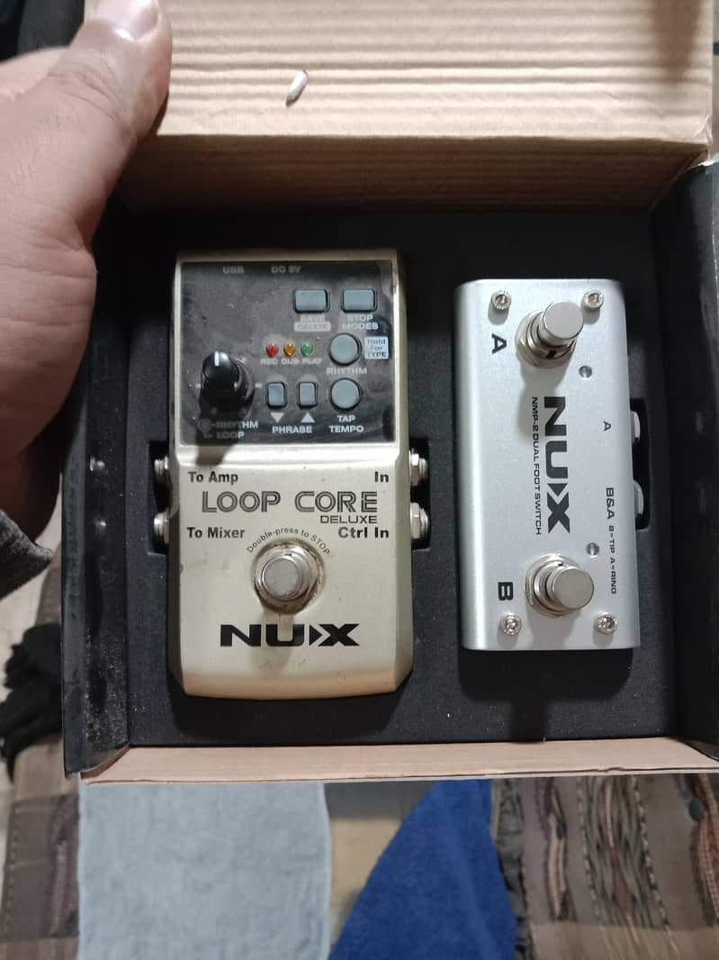 NUX Loop Core Deluxe Bundle 1