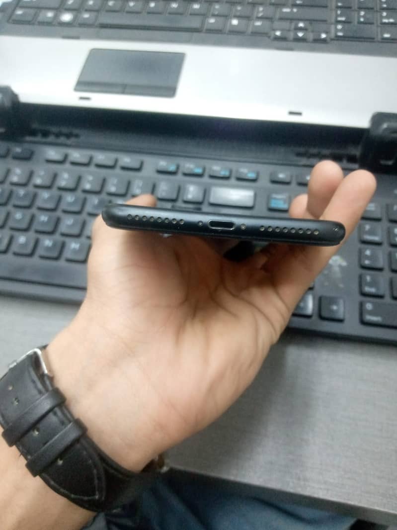 Apple iPhone 7 Plus 2