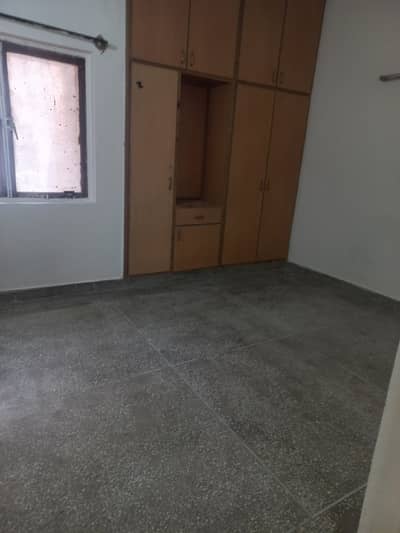 G11/4 PHA FLAT FOR RENT PRIME LOCATION 3thrd floor