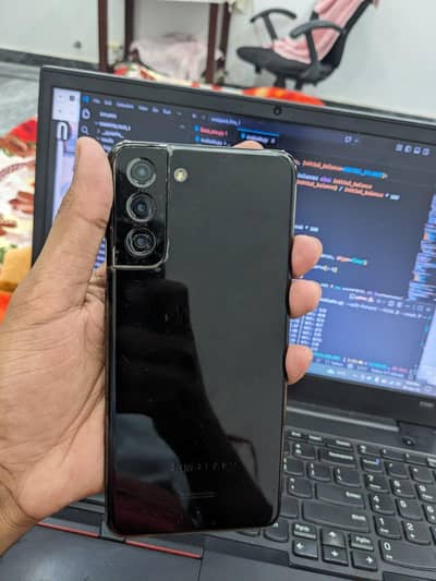 Samsung Galaxy S21 Plus dual sim pta official box sath hai