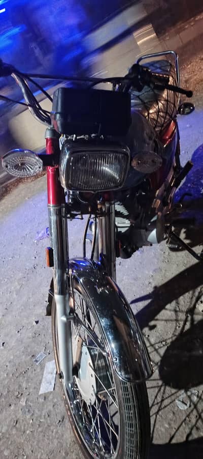 10/9 condition hai 1st owner Gari hai