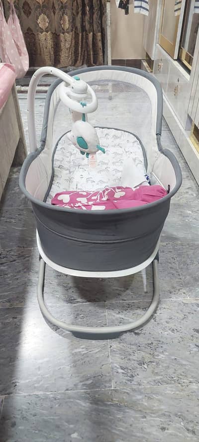 Baby Swing / Rocking Bassinet _Excellent Condition