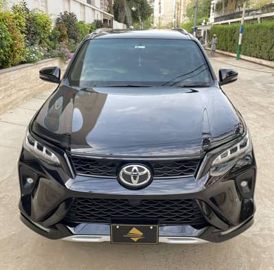 TOYOTA FORTUNER LEGNDER 2.8 SIGMA MODEL 2023 RED 2023 ONLY 37000 KM