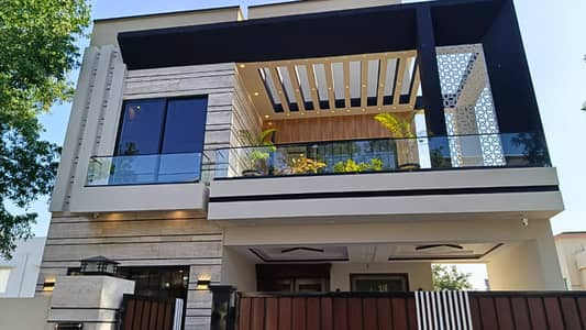 10 MARLA DOUBLE STOREY LEVISH HOUSE FOR SALE AT IDEAL LOCATION OF M-5 LAKE CITY