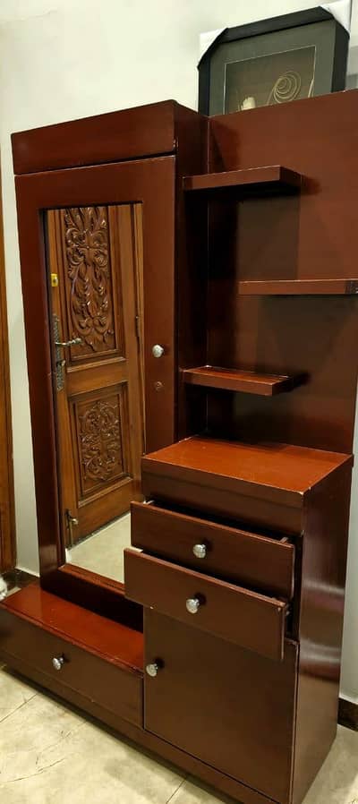 Smart dressing table with mirror