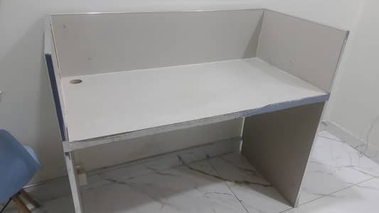 6 Tables with side daraz for sale