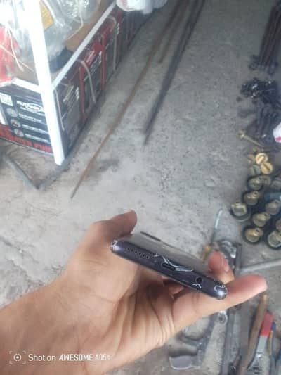 10/10 condiltion 100% genuine phone  6/128