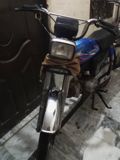 UNIQUE CD70 IN IMMACULATE CONDITION. . .