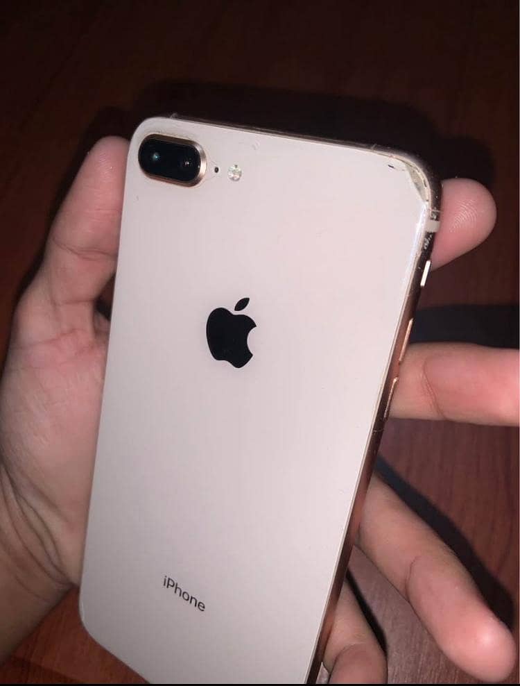 Apple iPhone 8 Plus 1
