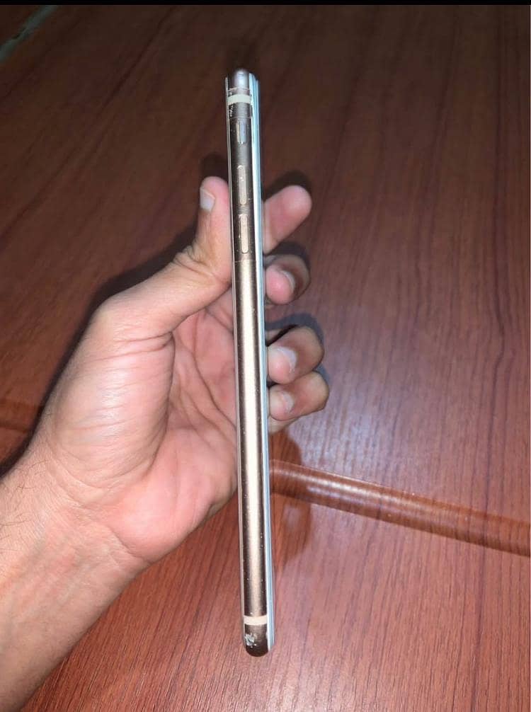 Apple iPhone 8 Plus 5