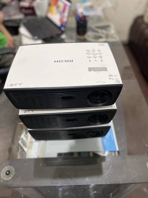MULTIMEDIA PROJECTOR 1