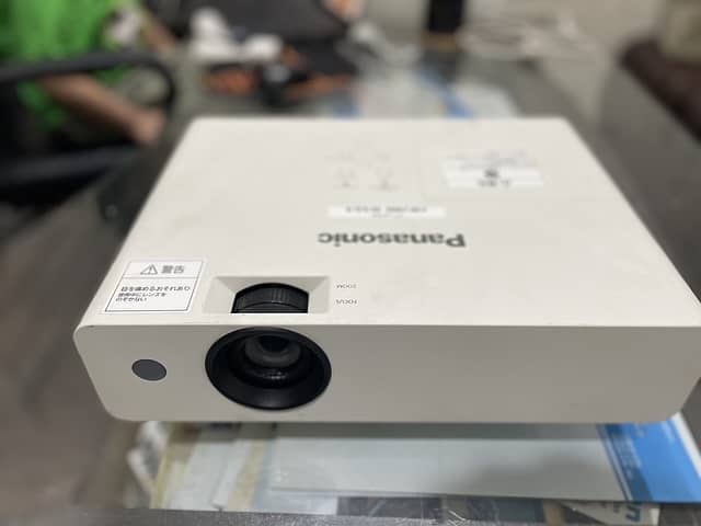 MULTIMEDIA PROJECTOR 3