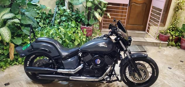 Yamaha V-star 1100 custom