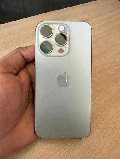 iphone 15 Pro natural Titanium