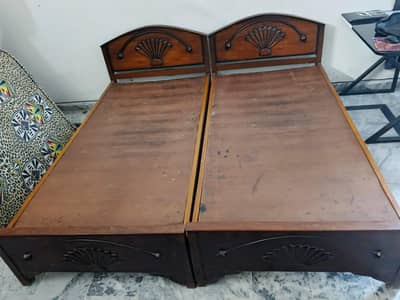 1 Queen size bed , and 2 single beds