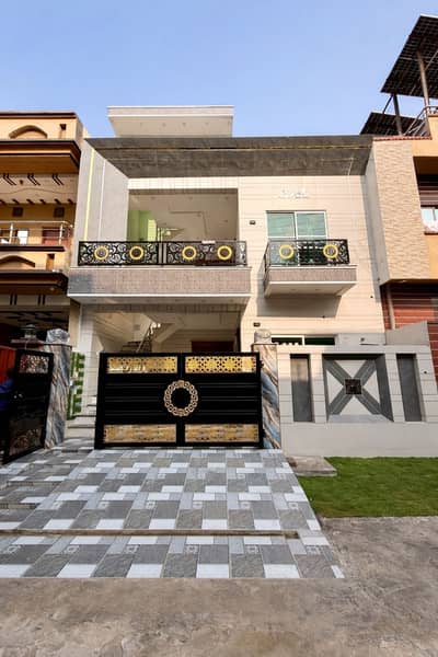 5 MARLA BRAND NEW OWNER BUILT TRIPLE STORY HOUSE AVAILABLE FOR SALE IN CANAL GARDEN NEAR BAHRIA TOWN LAHORE