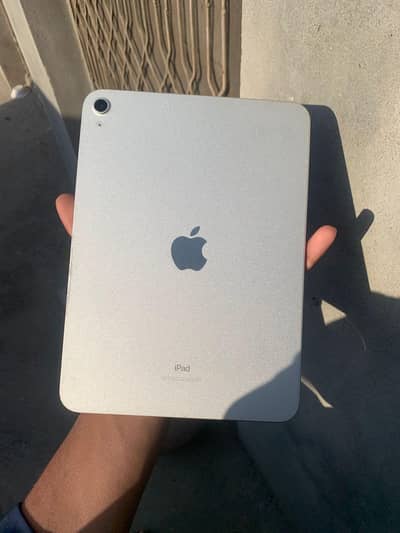 iPad 10th Gen 256 gb silver color wifi variant 10/10 condition