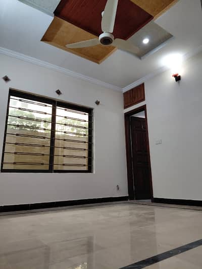 25x40 4 Marla Triple Story Prime Location for Sale in G-13