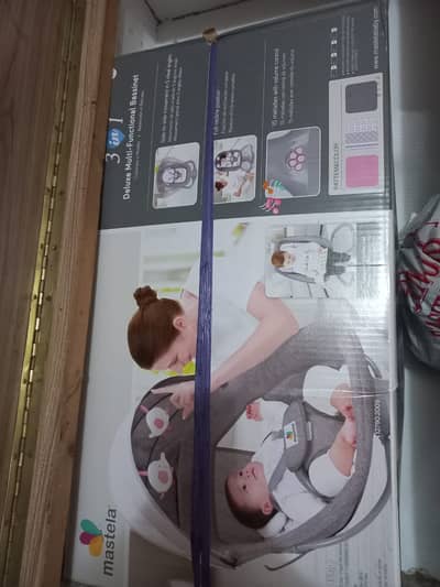Mastela 3 in 1 deluxe multi functional bassinet in 10/10 condition
