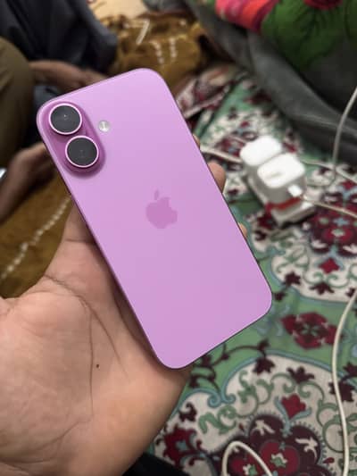 Iphone 16 128 gb condition 9/10 jv phone 90 helth