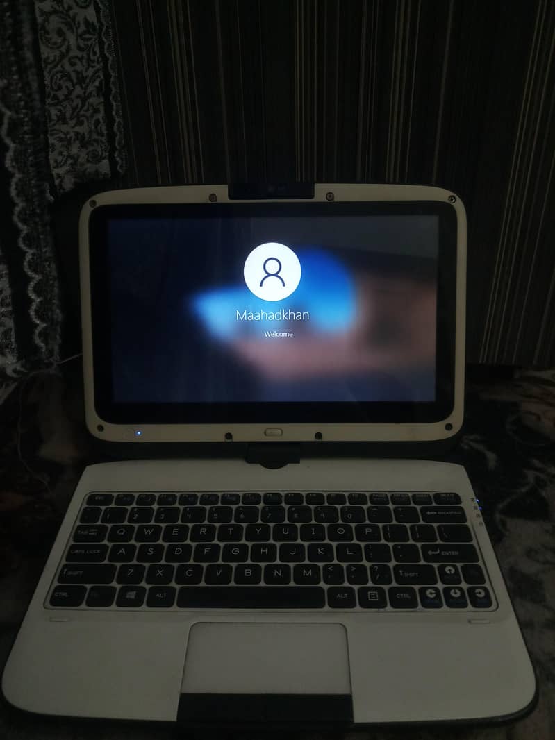 Mini Laptop+Tablet 0