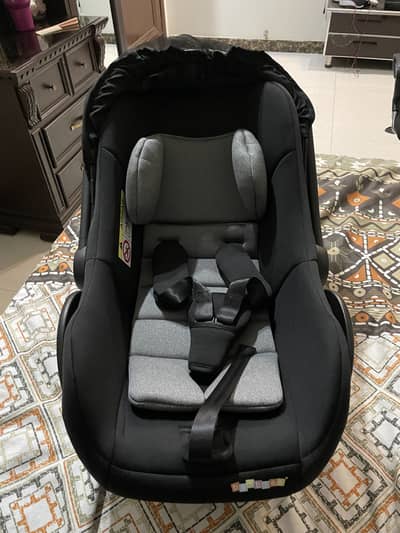 Baby carry cot/ Baby Car Seat is up for sale