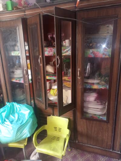 Dresser and divider used