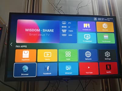Noble 32" Smart LED TV – Excellent Condition