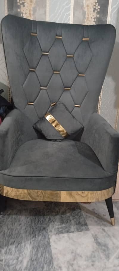 2 long chairs with mini table with 2 pillows