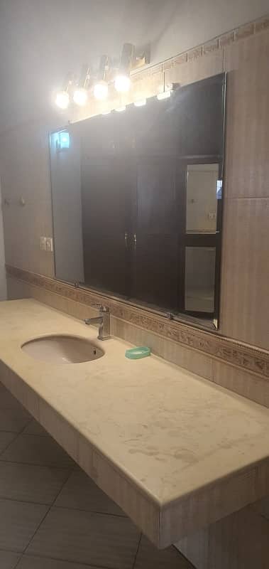 1knal lower portion , upper lock 3