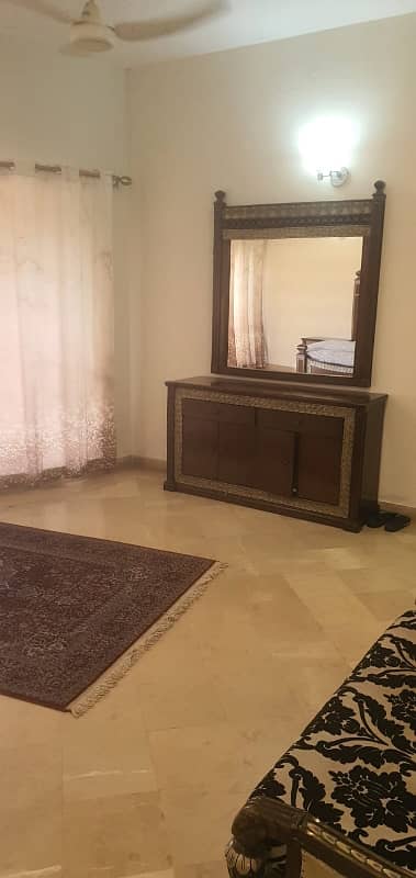 1knal lower portion , upper lock 9