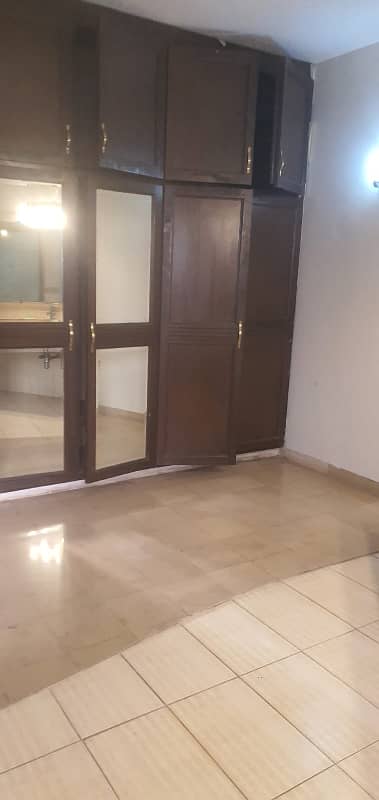 1knal lower portion , upper lock 10