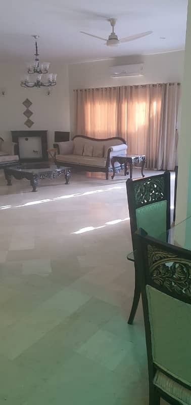 1knal lower portion , upper lock 12