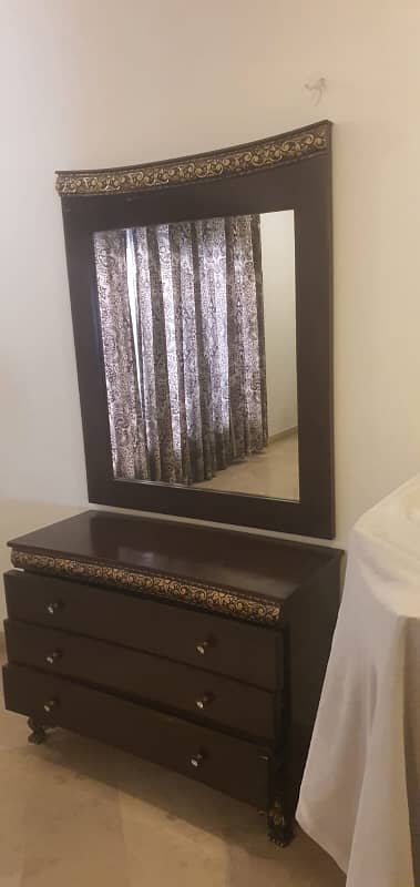 1knal lower portion , upper lock 13