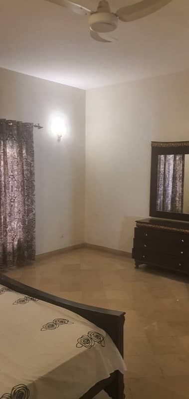 1knal lower portion , upper lock 14