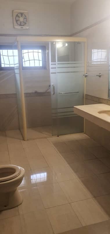 1knal lower portion , upper lock 19