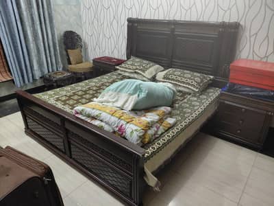 Bed set  with dessing and 2 sides  - very good condition