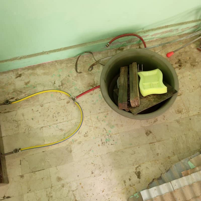 کاؤنٹر دو چولہے گیس والے الو کاٹنے والی مشین لیٹے بوتلے ٹپ وغیرہ 1