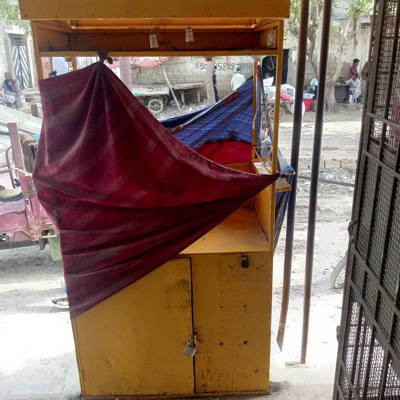 کاؤنٹر دو چولہے گیس والے الو کاٹنے والی مشین لیٹے بوتلے ٹپ وغیرہ 3