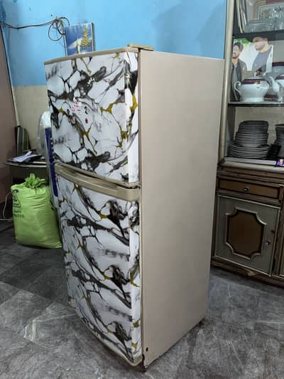 Dawlance mediam size fridge