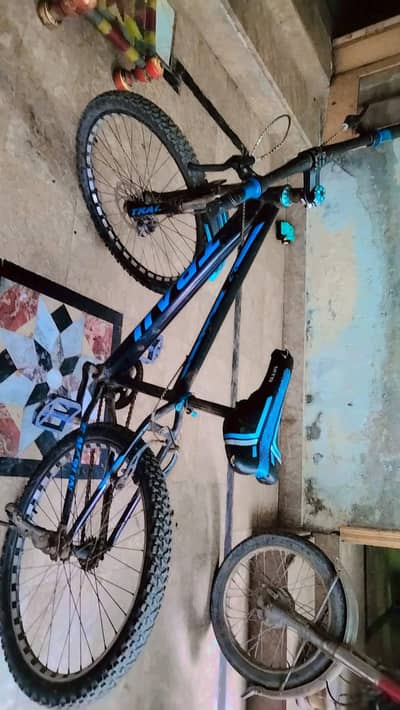 Front suspension and front disc brake and non gear cycle