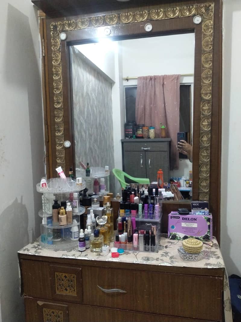 Walnut dressing table 0