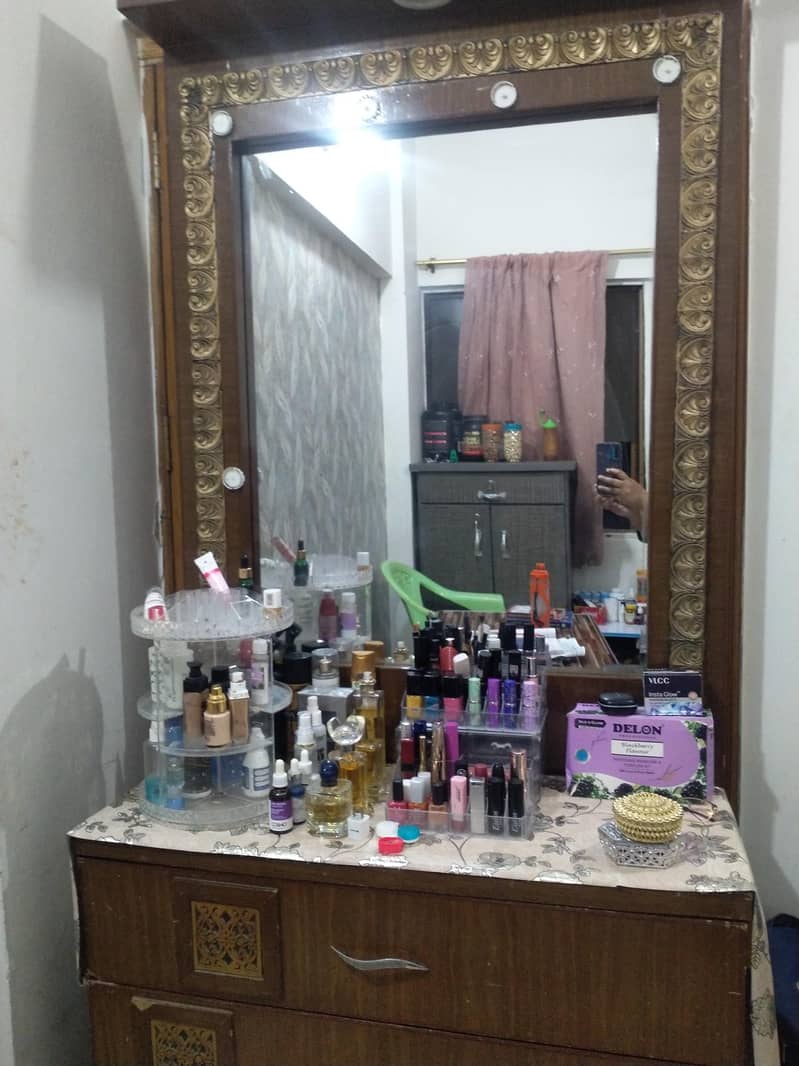 Walnut dressing table 3