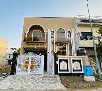 Aesthetic Prime Location House Of 5 Marla For sale Is Available