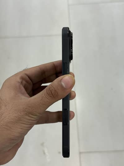 Iphone 16 pro max factory non pta 89 health